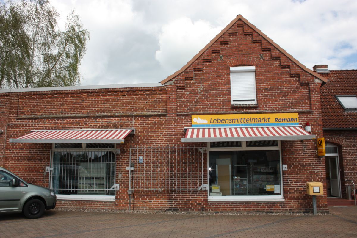 Der Lebensmittelmarkt Romahn in Raduhn von außen.